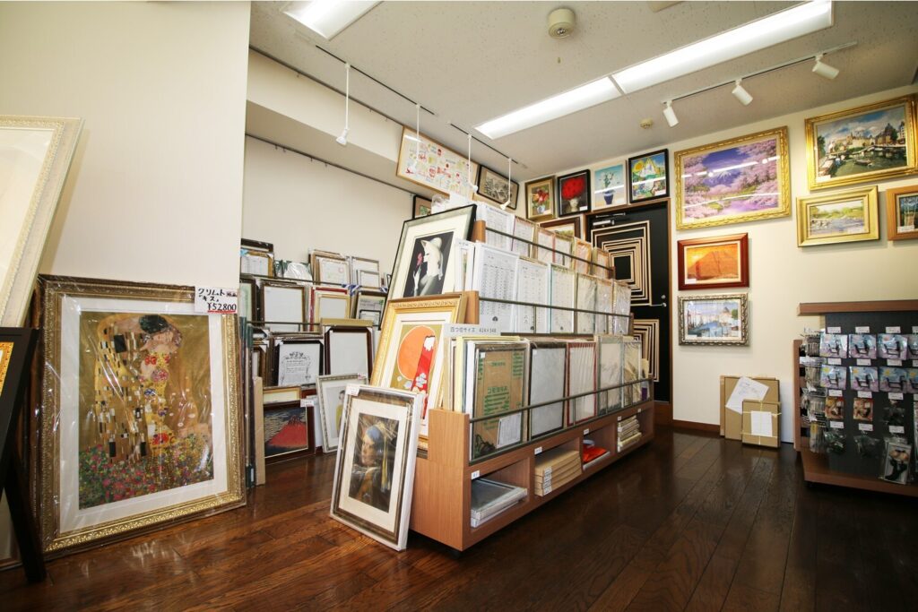 安井商店の額縁を紹介